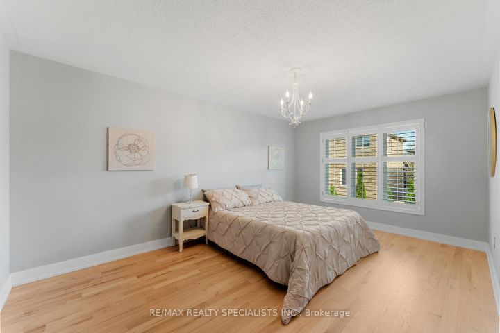 Photo 21 at 25 Grapevine Drive, Vellore Village, Vaughan