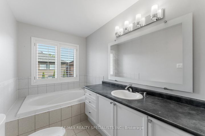 Photo 23 at 25 Grapevine Drive, Vellore Village, Vaughan