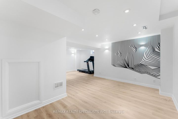 Photo 30 at 25 Grapevine Drive, Vellore Village, Vaughan