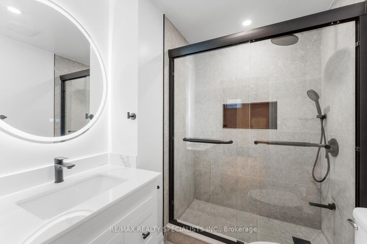 Photo 32 at 25 Grapevine Drive, Vellore Village, Vaughan