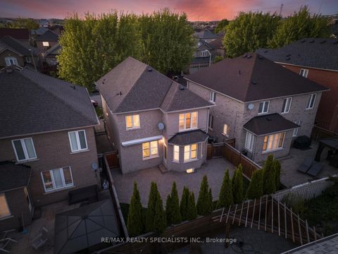 Photo 2 at 25 Grapevine Drive, Vellore Village, Vaughan