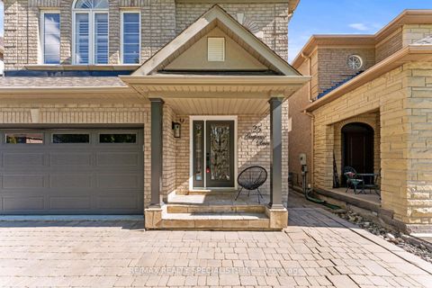 Photo 4 at 25 Grapevine Drive, Vellore Village, Vaughan