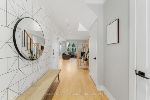 Photo 6 at 25 Grapevine Drive, Vellore Village, Vaughan