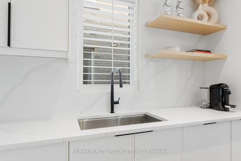 Photo 13 at 25 Grapevine Drive, Vellore Village, Vaughan