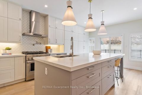 Photo 9 at 2301 Baronwood Drive, WT West Oak Trails, Oakville