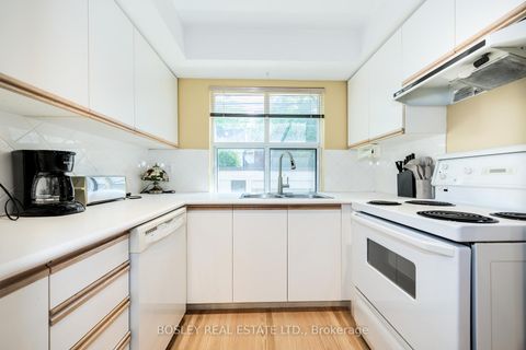Photo 6 at 186 Milan Street, Moss Park, Toronto