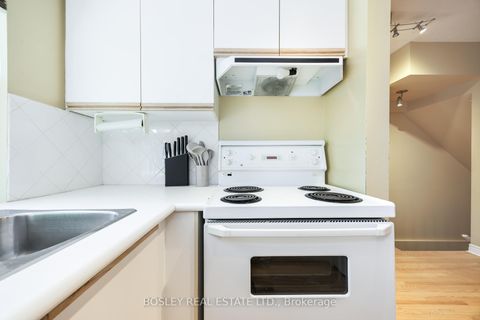 Photo 7 at 186 Milan Street, Moss Park, Toronto