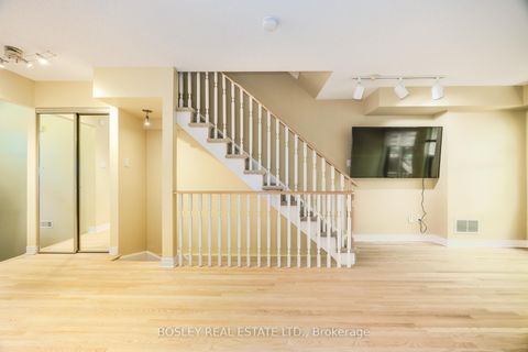 Photo 9 at 186 Milan Street, Moss Park, Toronto