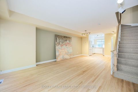 Photo 12 at 186 Milan Street, Moss Park, Toronto