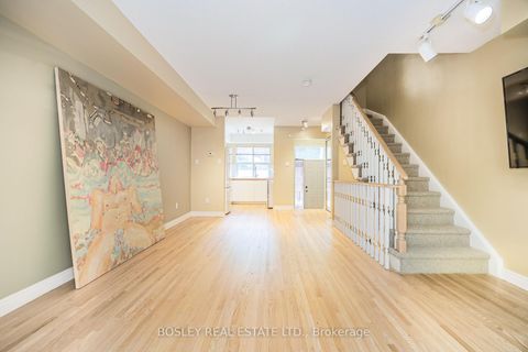 Photo 14 at 186 Milan Street, Moss Park, Toronto