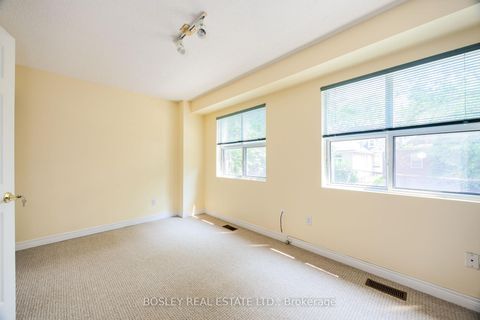 Photo 15 at 186 Milan Street, Moss Park, Toronto