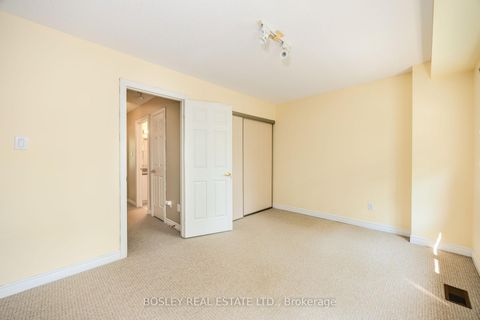 Photo 16 at 186 Milan Street, Moss Park, Toronto