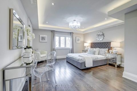 Photo 9 at 352B Lawrence Avenue W, Nortown, Toronto