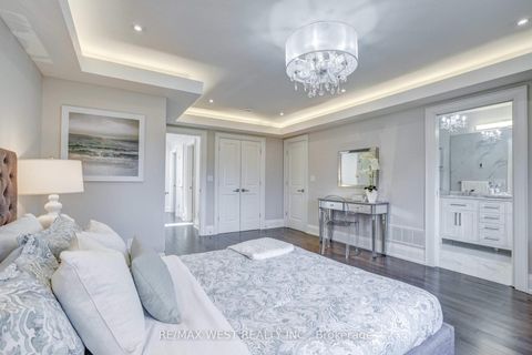 Photo 10 at 352B Lawrence Avenue W, Nortown, Toronto