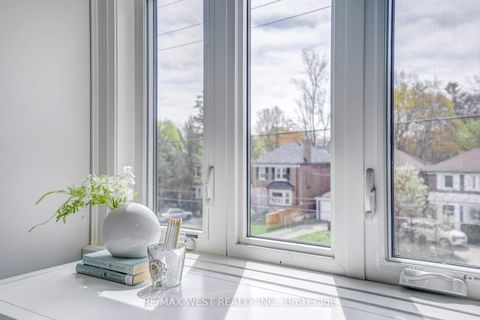 Photo 14 at 352B Lawrence Avenue W, Nortown, Toronto