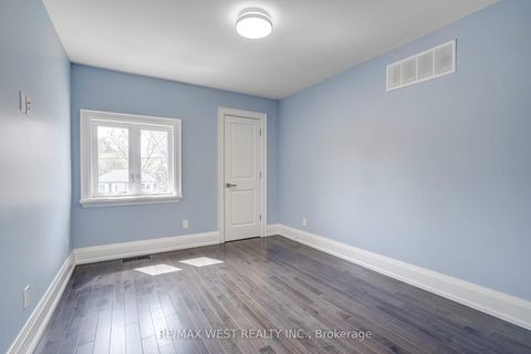 Photo 16 at 352B Lawrence Avenue W, Nortown, Toronto