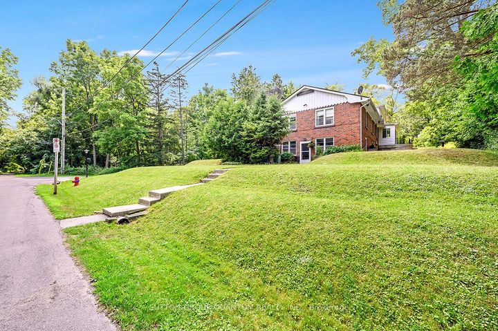 Photo 2 at 18 Sullivan's Lane, Dundas, Hamilton