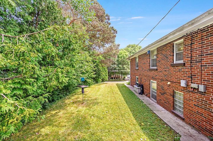Photo 4 at 18 Sullivan's Lane, Dundas, Hamilton