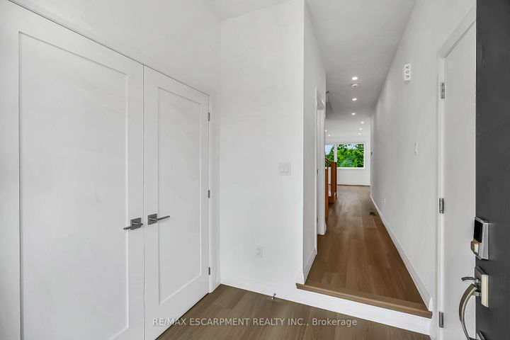 Photo 6 at 385 LIMERIDGE Road E, Bruleville, Hamilton