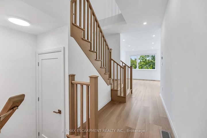Photo 9 at 385 LIMERIDGE Road E, Bruleville, Hamilton