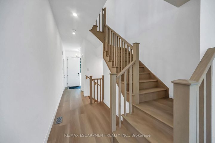 Photo 10 at 385 LIMERIDGE Road E, Bruleville, Hamilton