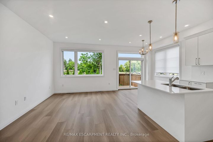Photo 11 at 385 LIMERIDGE Road E, Bruleville, Hamilton