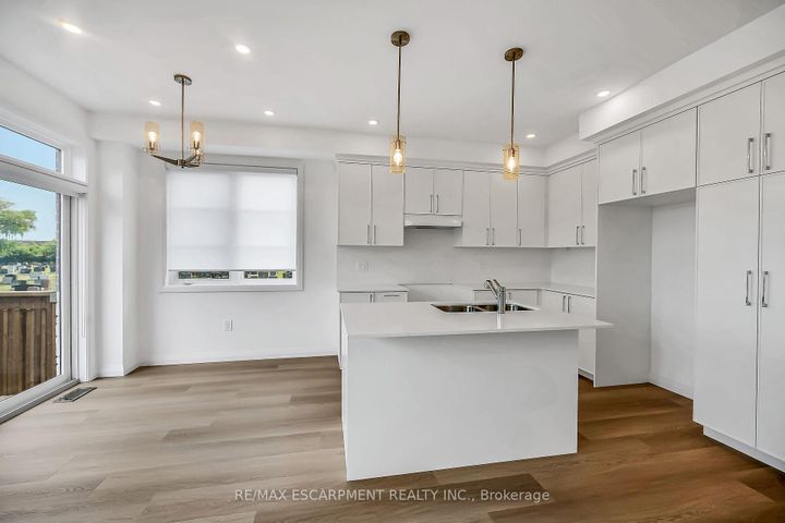 Photo 13 at 385 LIMERIDGE Road E, Bruleville, Hamilton