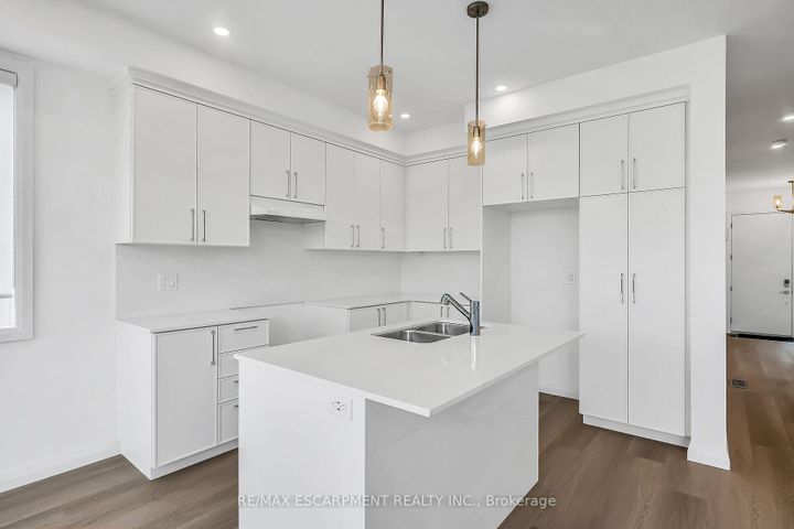 Photo 14 at 385 LIMERIDGE Road E, Bruleville, Hamilton