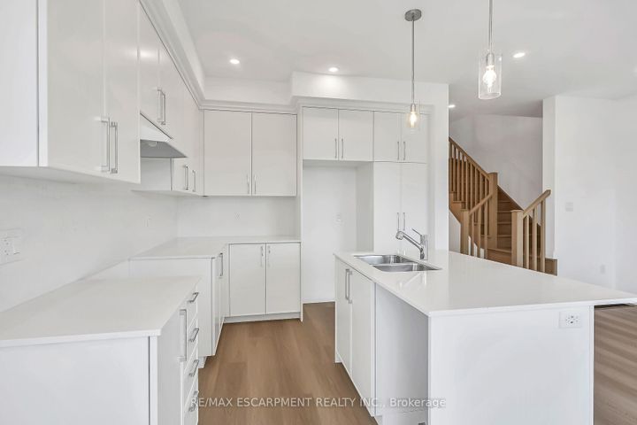 Photo 15 at 385 LIMERIDGE Road E, Bruleville, Hamilton