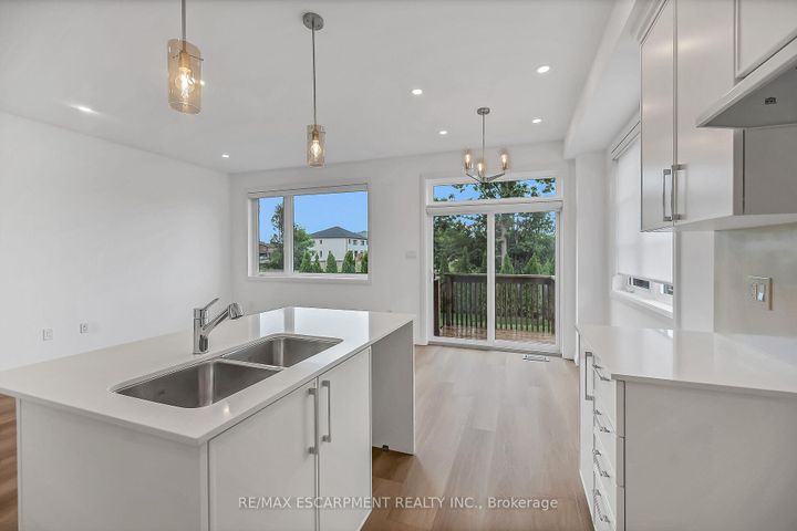 Photo 17 at 385 LIMERIDGE Road E, Bruleville, Hamilton