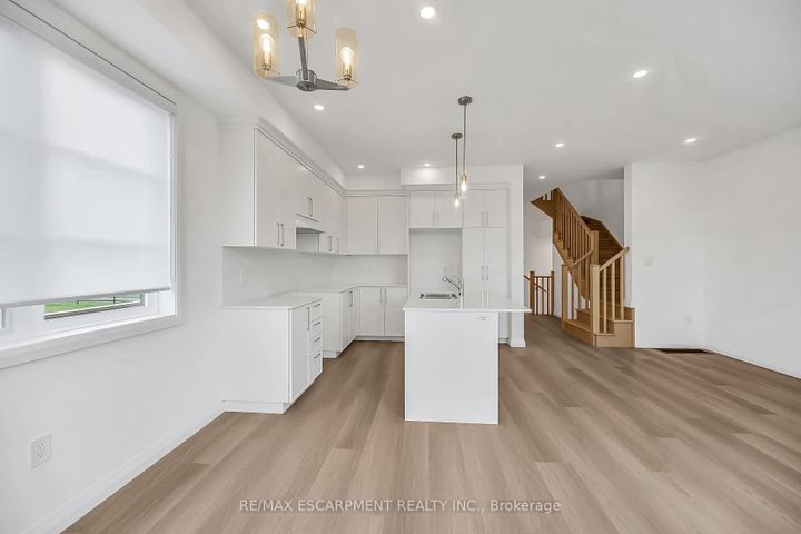 Photo 19 at 385 LIMERIDGE Road E, Bruleville, Hamilton