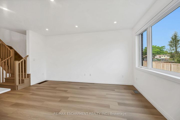 Photo 21 at 385 LIMERIDGE Road E, Bruleville, Hamilton