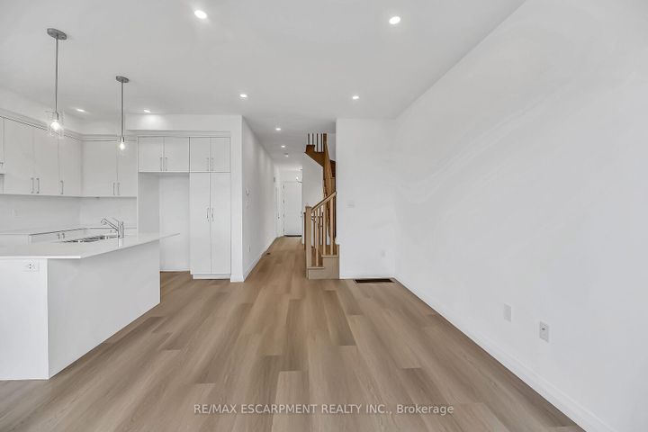 Photo 22 at 385 LIMERIDGE Road E, Bruleville, Hamilton