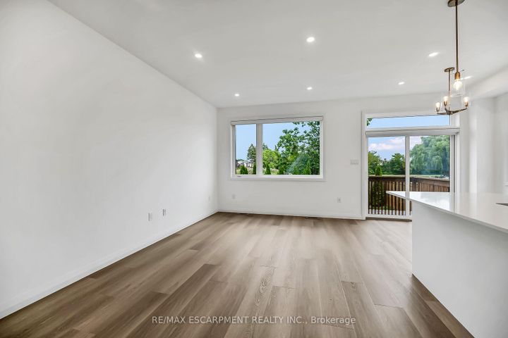 Photo 23 at 385 LIMERIDGE Road E, Bruleville, Hamilton