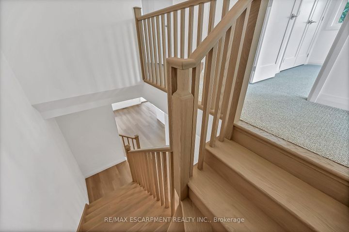 Photo 24 at 385 LIMERIDGE Road E, Bruleville, Hamilton