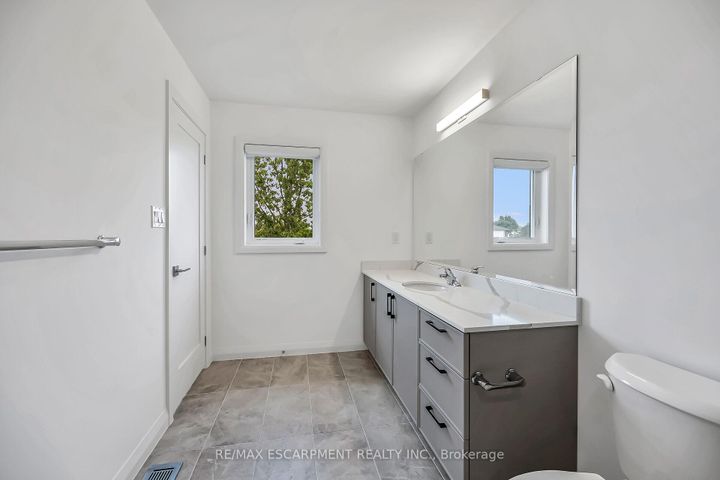 Photo 30 at 385 LIMERIDGE Road E, Bruleville, Hamilton