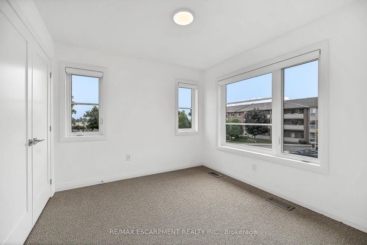 Photo 31 at 385 LIMERIDGE Road E, Bruleville, Hamilton