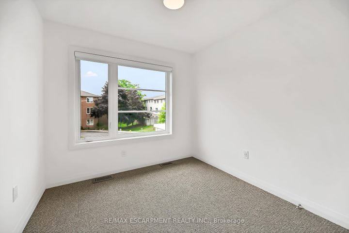 Photo 32 at 385 LIMERIDGE Road E, Bruleville, Hamilton
