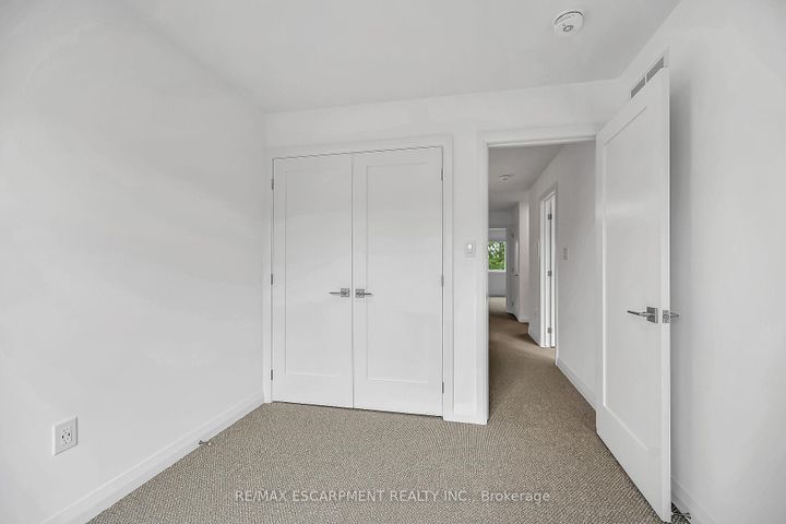 Photo 33 at 385 LIMERIDGE Road E, Bruleville, Hamilton