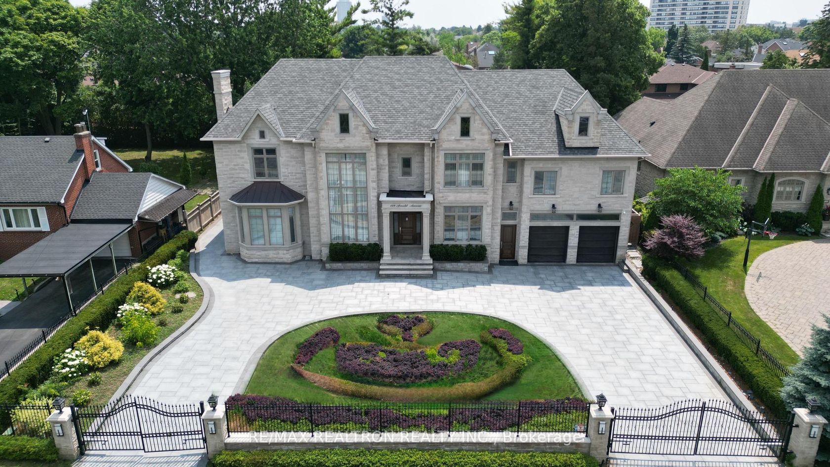 129 Arnold Avenue, Yorkhill, Vaughan 