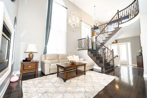 Photo 6 at 11 Zoran Lane, Patterson, Vaughan