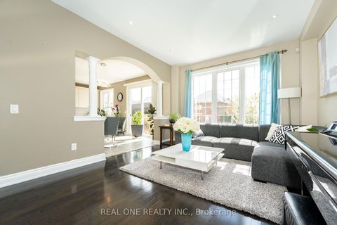 Photo 8 at 11 Zoran Lane, Patterson, Vaughan