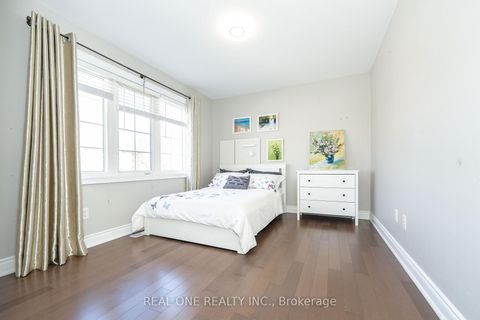 Photo 12 at 11 Zoran Lane, Patterson, Vaughan