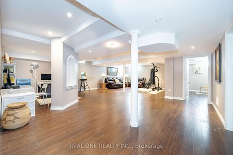 Photo 16 at 11 Zoran Lane, Patterson, Vaughan
