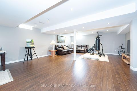 Photo 17 at 11 Zoran Lane, Patterson, Vaughan