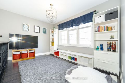 Photo 21 at 11 Zoran Lane, Patterson, Vaughan