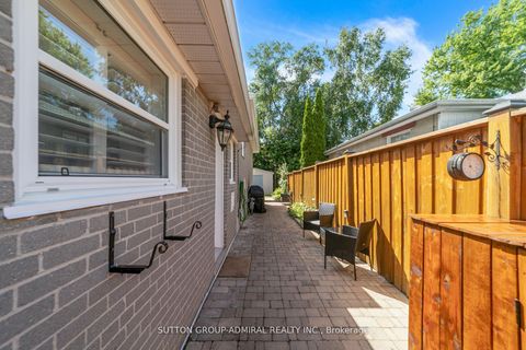Photo 35 at 10 Kitimat Crescent, Aurora Heights, Aurora