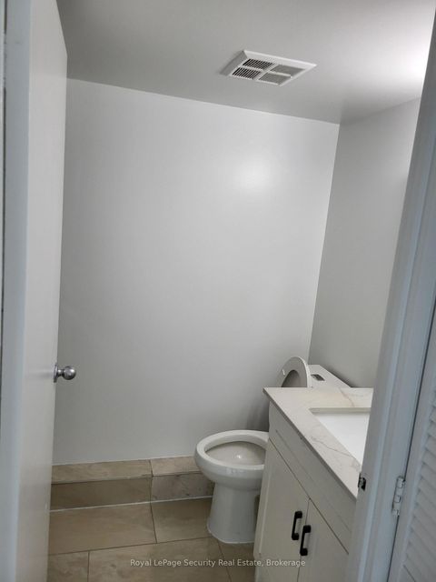 Photo 13 at 605 - 2470 Eglinton Avenue W, Greenbrook, Toronto