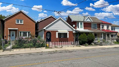 Photo 3 at 170 Lambton Avenue, Smythe, Toronto