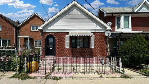 Photo 4 at 170 Lambton Avenue, Smythe, Toronto Photo 4 at 170 Lambton Avenue, Smythe, Toronto